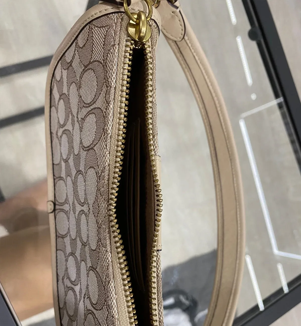 [Pre-used] Coach Bag Swinger Beige