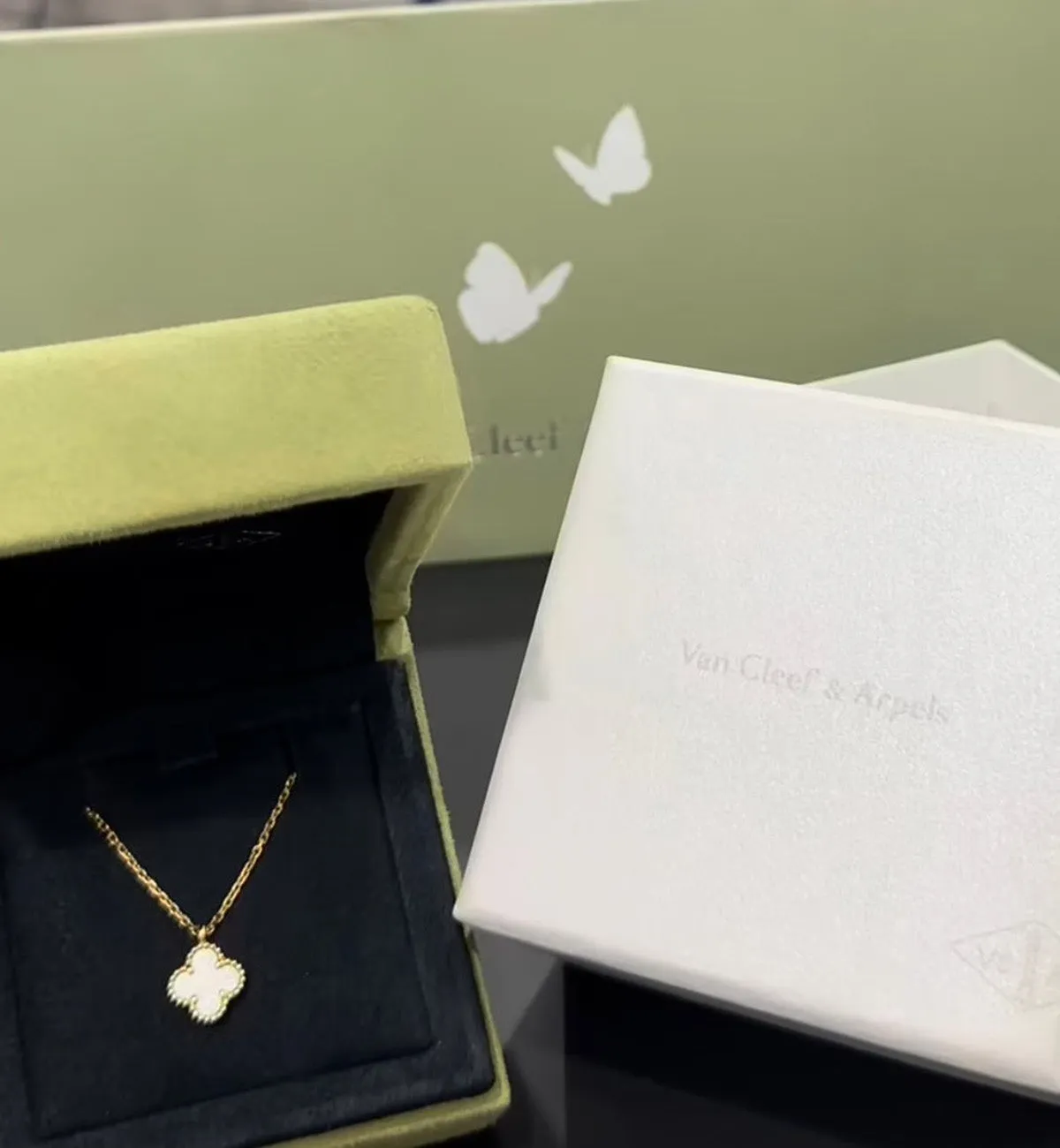 [Pre-used] VCA Van Cleef & Arpels Mother of Pearl Necklace
