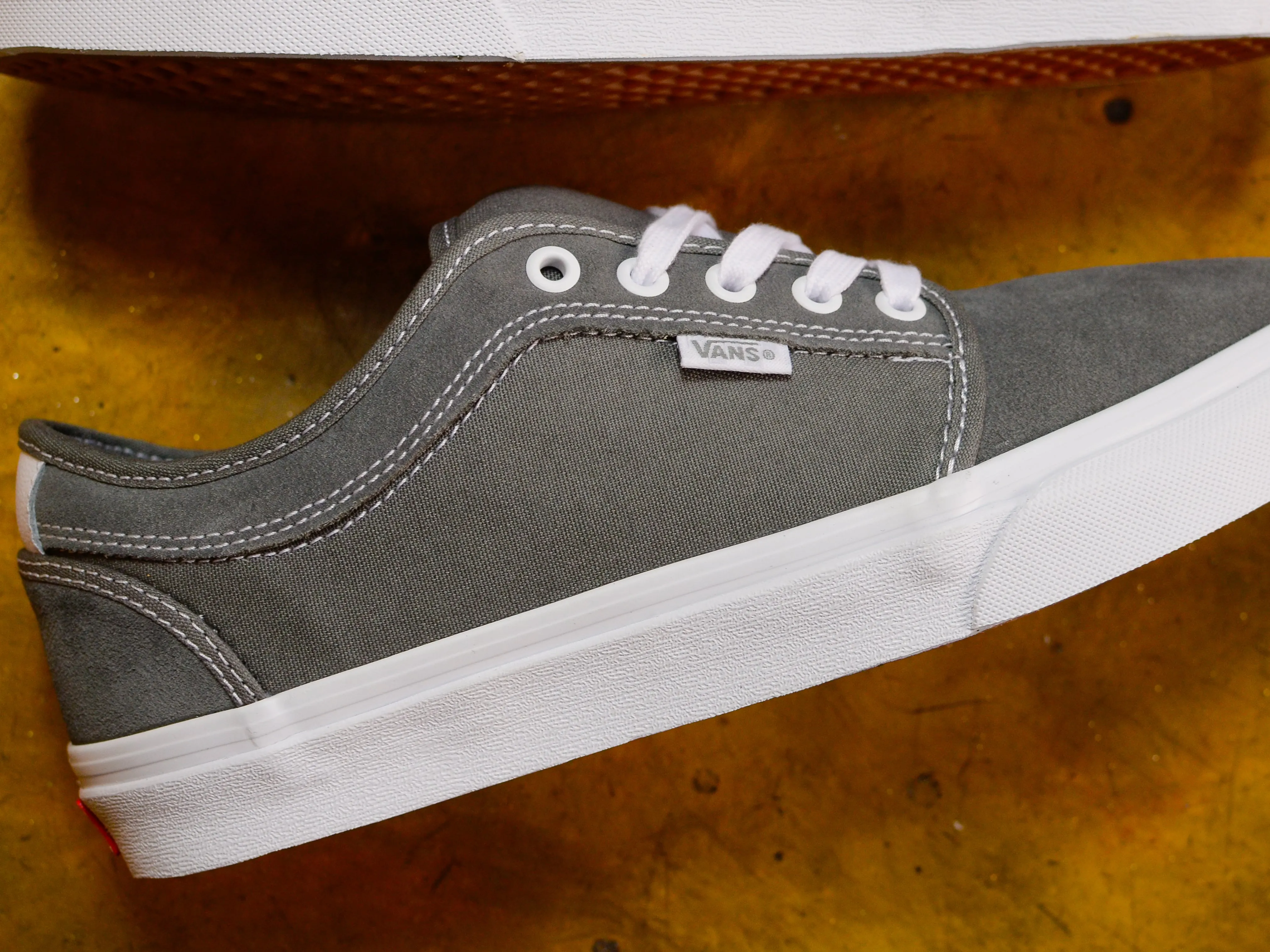 Skate Chukka Low - Pewter / True White